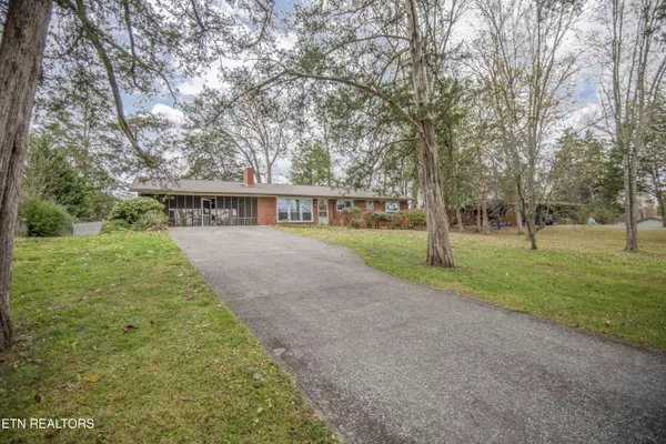 Clinton, TN 37716,408 Douglas LN