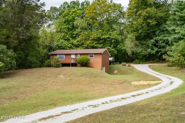 330 Mike Miller LN, Clinton, TN 37716