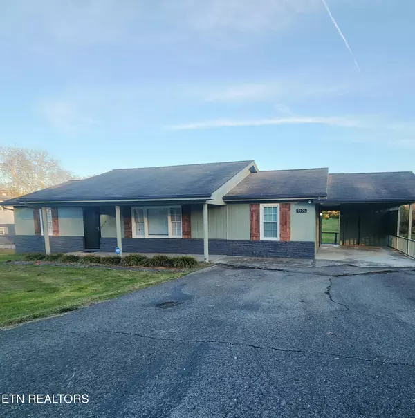 9506 Strawberry Plains PIKE, Strawberry Plains, TN 37871