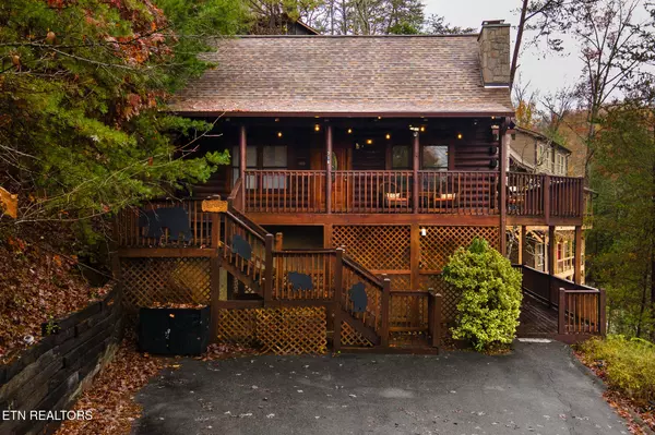 716 Golden Eagle WAY, Pigeon Forge, TN 37863