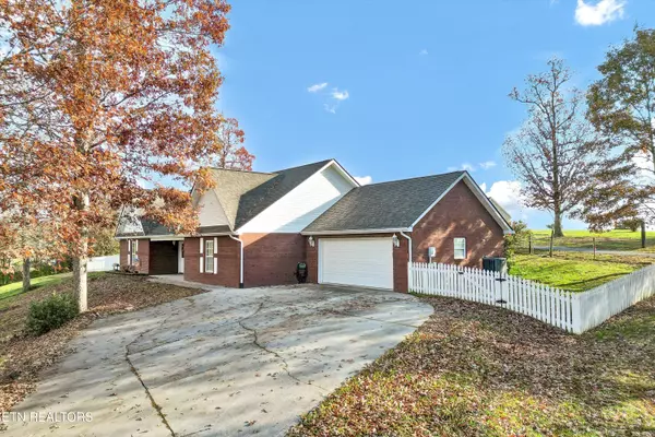 1613 Foxfire CIR, Seymour, TN 37865