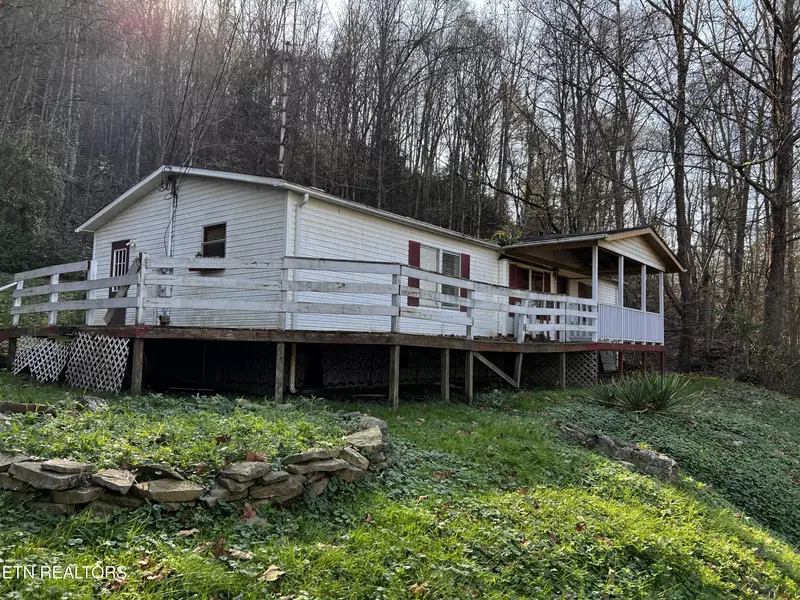 70 Garfield D Robbins Rd, Pineville, KY 40977