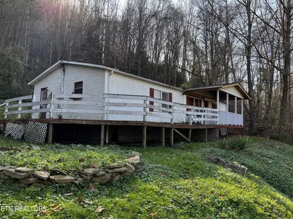 70 Garfield D Robbins Rd, Pineville, KY 40977