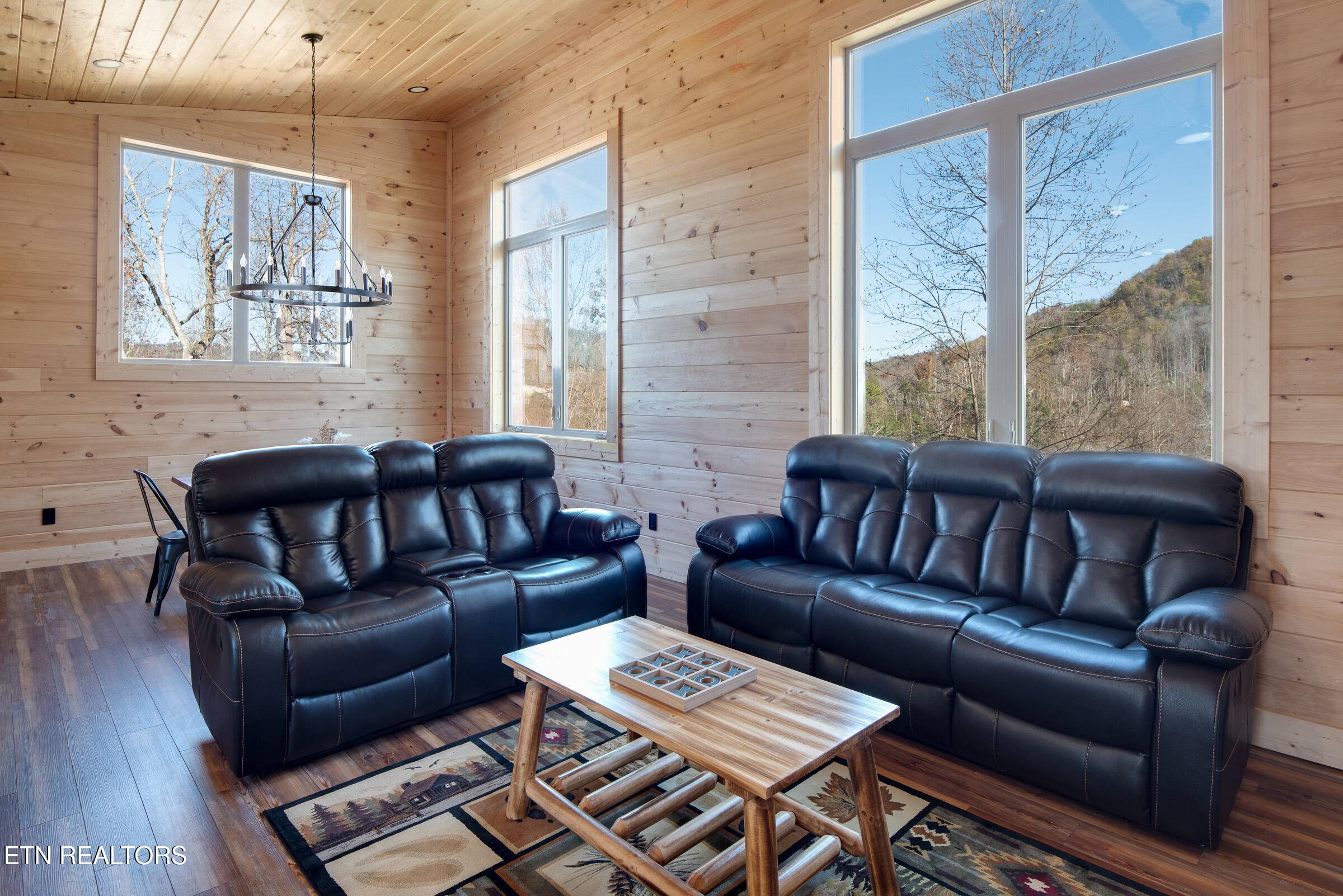 Gatlinburg, TN 37738,409 Loop Rd