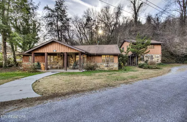 235 & 238 Maggie Mack LN, Sevierville, TN 37862