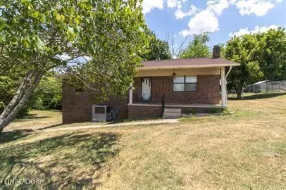 2823 Shiloh CIR, Strawberry Plains, TN 37871