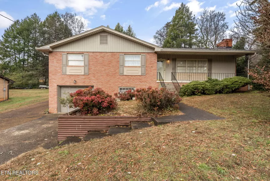 525 Greenwood DR, Clinton, TN 37716