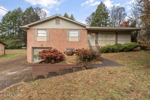 525 Greenwood DR, Clinton, TN 37716