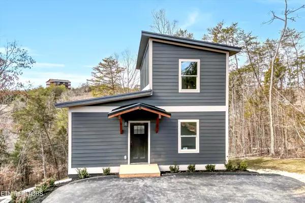 2005 Oakmont DR, Sevierville, TN 37876