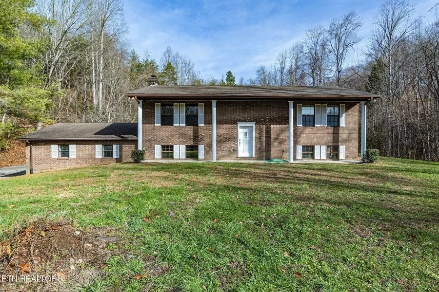 2313 Hall Rd, Dandridge, TN 37725