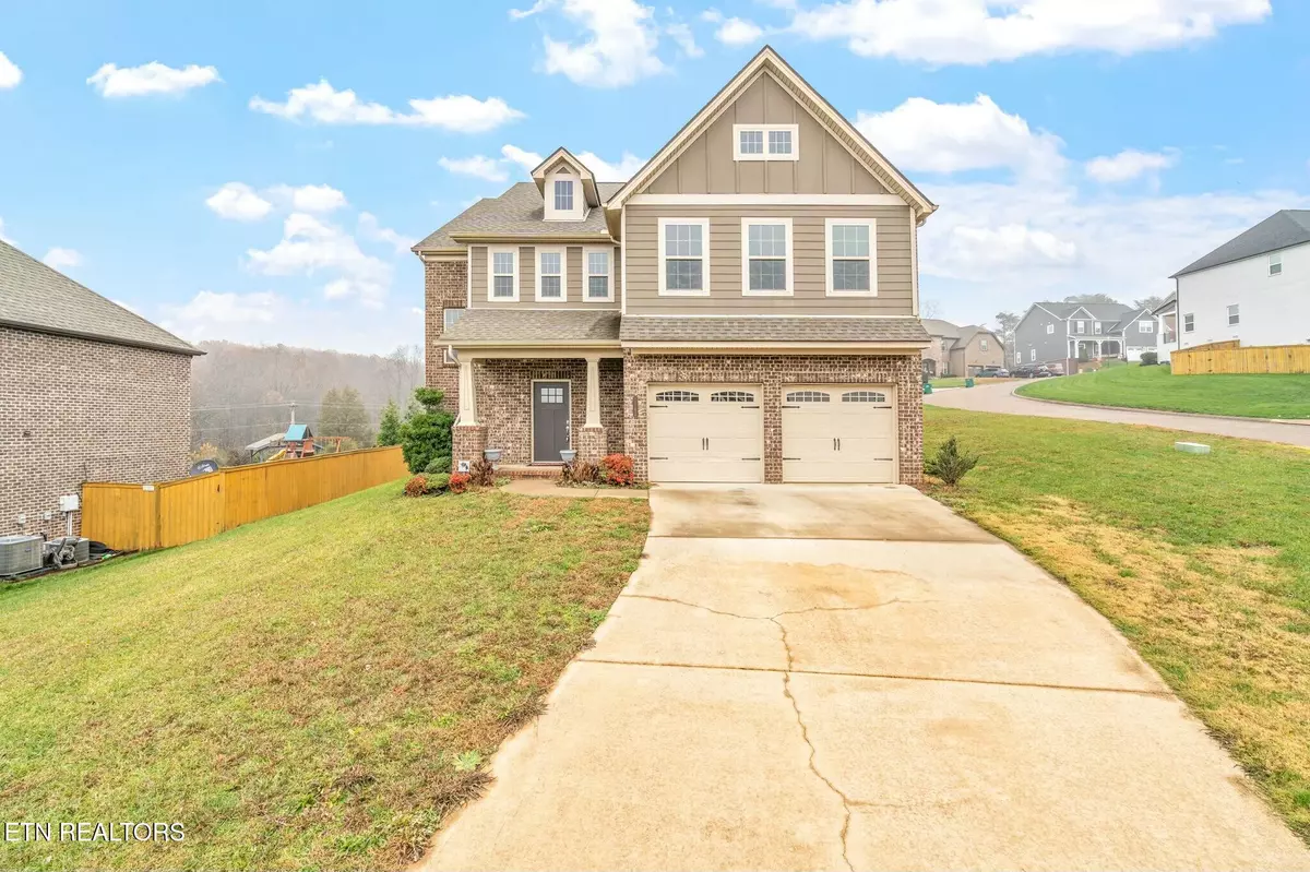 Knoxville, TN 37932,2742 Tallgrass LN