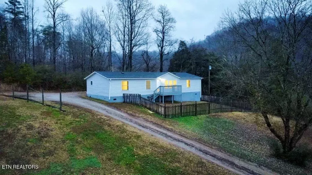 1907 Lake City Hwy, Clinton, TN 37716