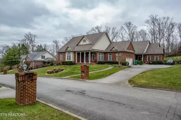 2380 Mountain DR, Lenoir City, TN 37772