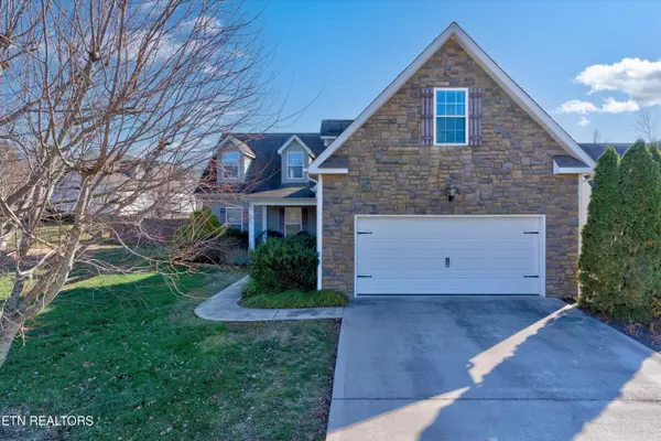 271 Alexis LN, Lenoir City, TN 37772