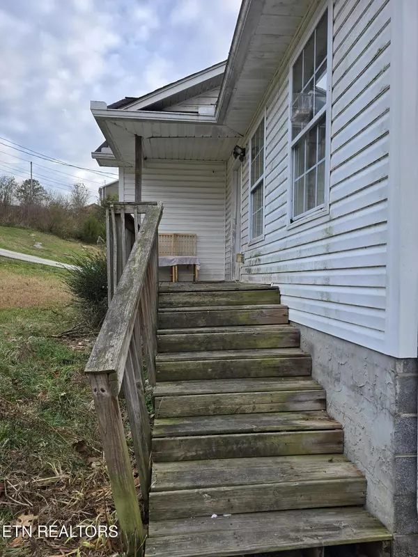 Lafollette, TN 37766,206 Sandy HIll Rd