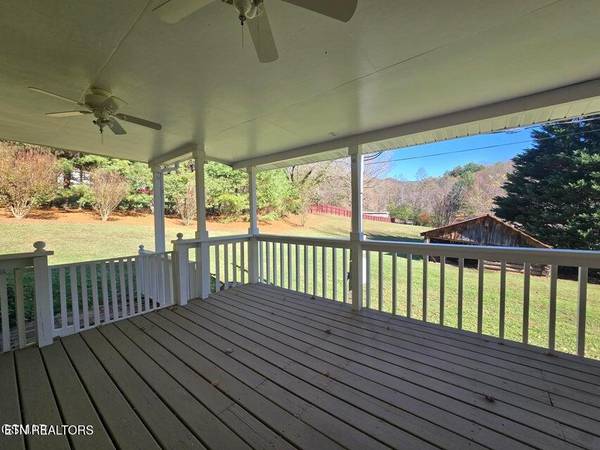 725 E Millers Cove Rd,  Walland,  TN 37886