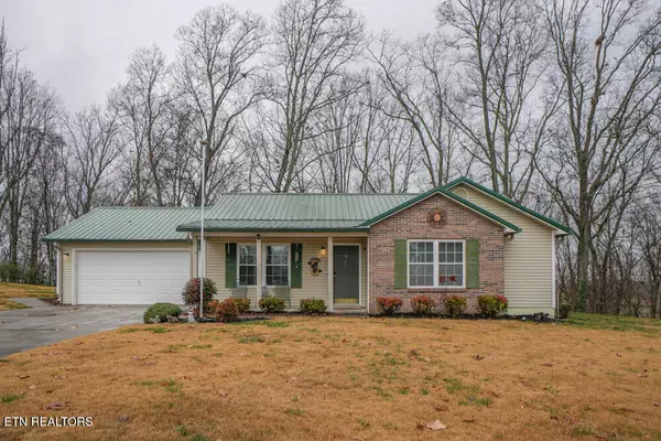 290 Crestwood DR, Lenoir City, TN 37771