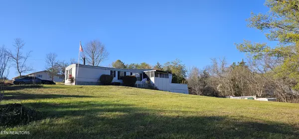 302 Hardin Rd, Kodak, TN 37764