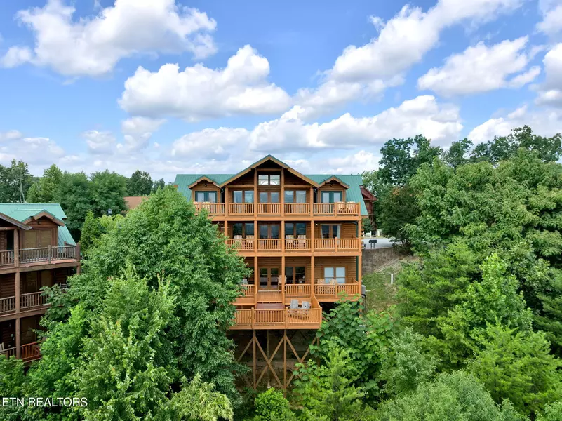 2035 Mikey St, Sevierville, TN 37876