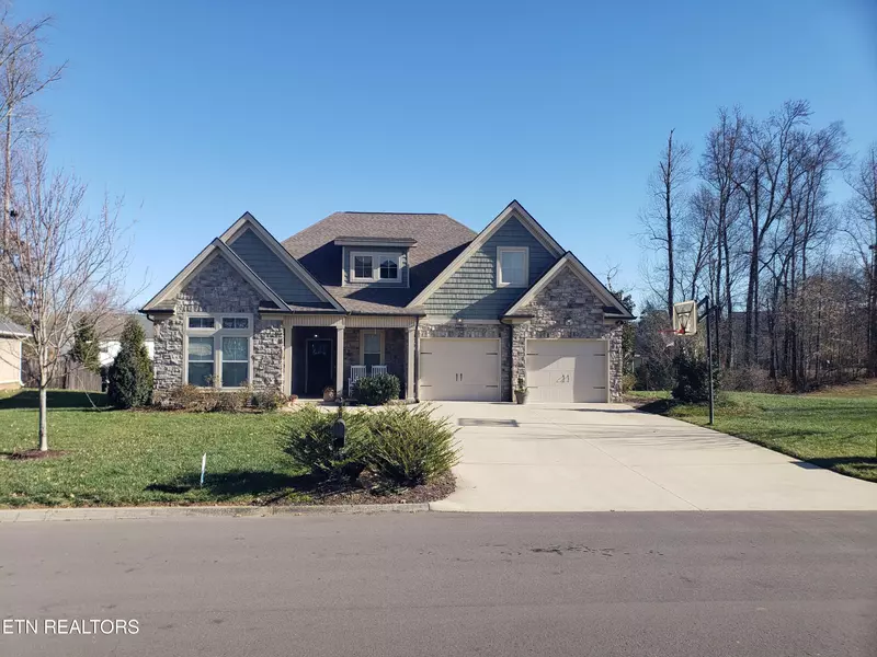 298 Silver Leaf DR, Lenoir City, TN 37772