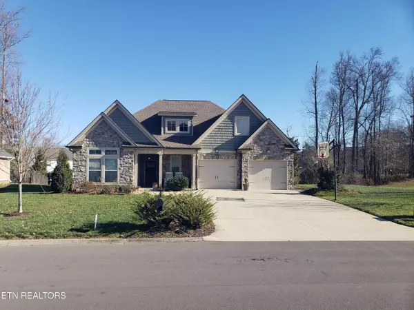 298 Silver Leaf DR, Lenoir City, TN 37772