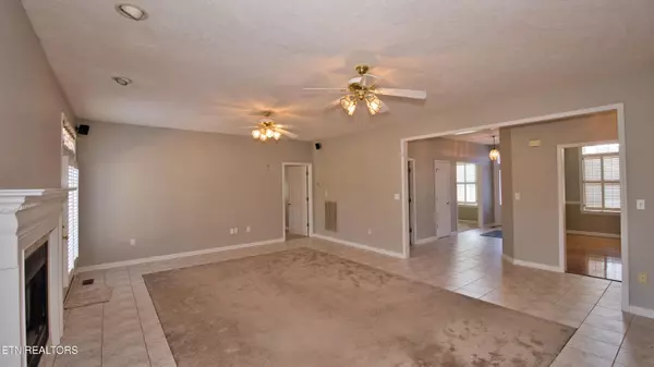 Kodak, TN 37764,3465 Bentwood DR