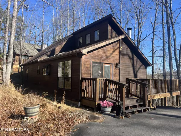 518 Deer Path LN, Gatlinburg, TN 37738