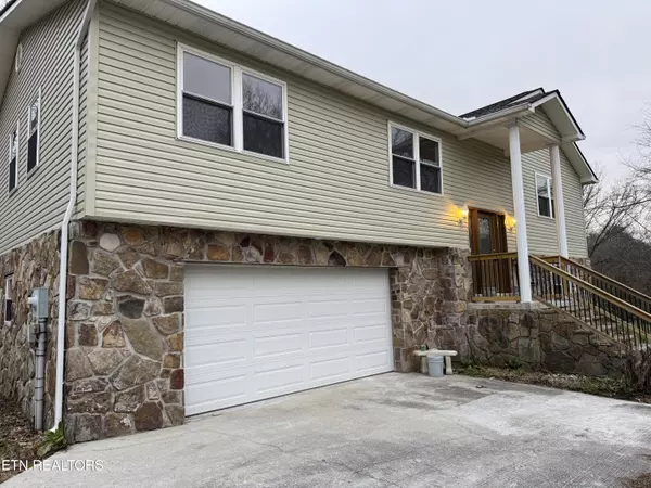 228 Tree CIR, Lafollette, TN 37766