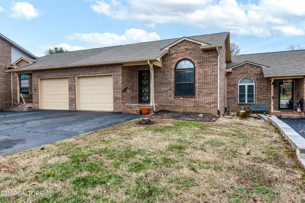 1222 Karina CIR, Maryville, TN 37804