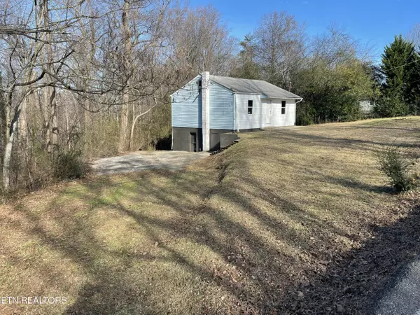 301 Emory Heights Rd, Harriman, TN 37748