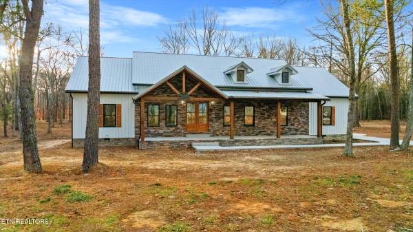 455 Sunset Harbor DR, Dandridge, TN 37725