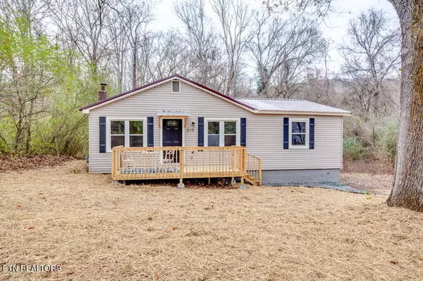 210 Woods Chapel Rd, Harriman, TN 37748