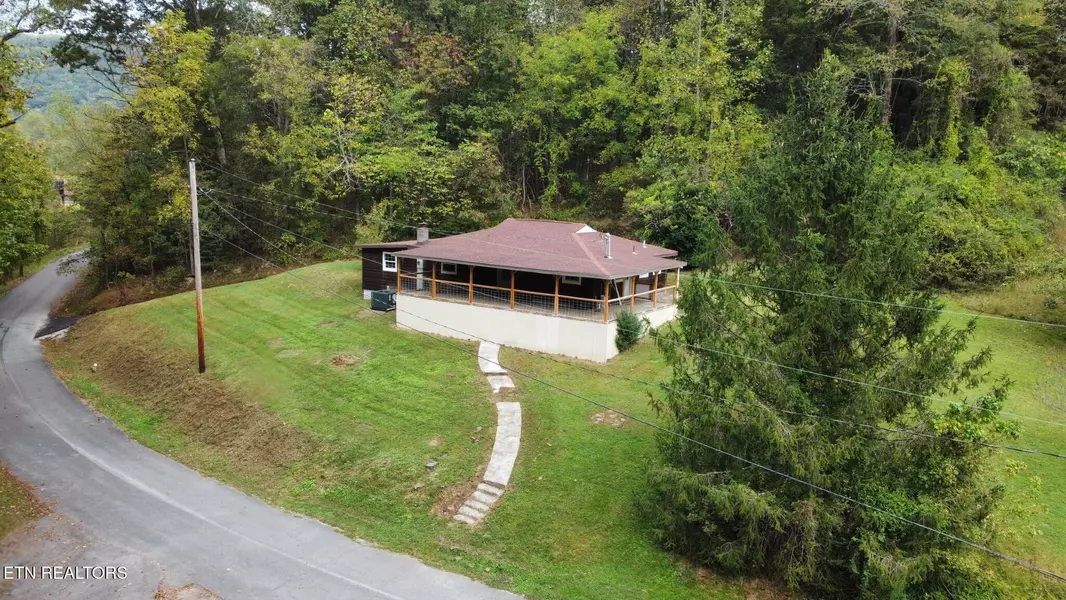 129 Old Patton LN, Harriman, TN 37748