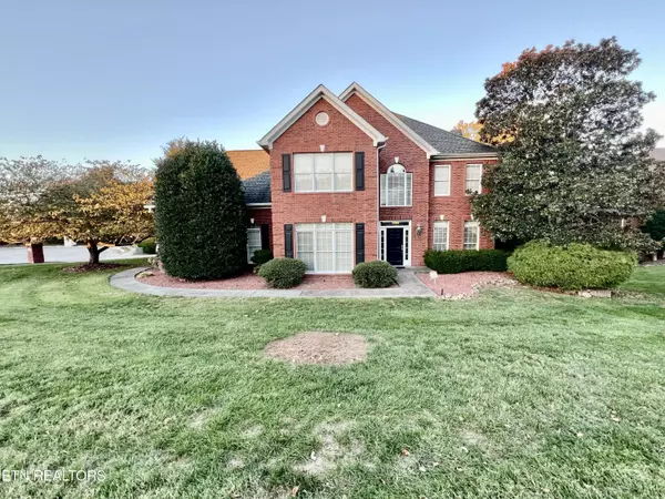 110 Barclay CT, Lenoir City, TN 37772