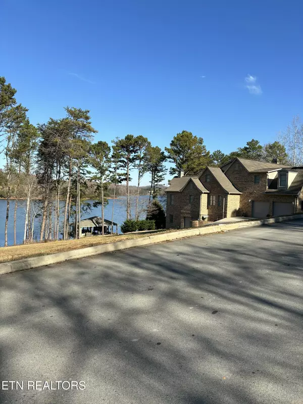 Vonore, TN 37885,646 Sandpiper DR