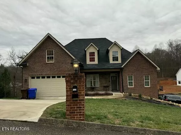 1028 Crown Ridge LN, Powell, TN 37849