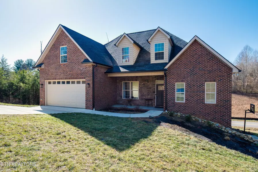 1028 Crown Ridge LN, Powell, TN 37849