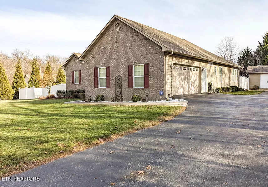 591 Spruce LOOP, Crossville, TN 38555