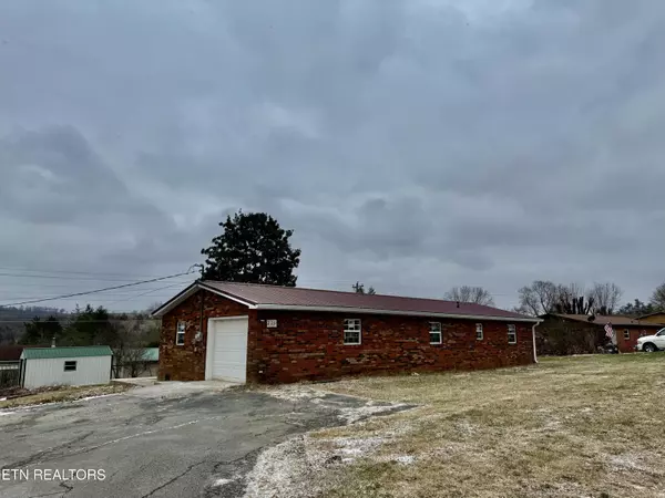 Tazewell, TN 37879,225 WHITAKER St