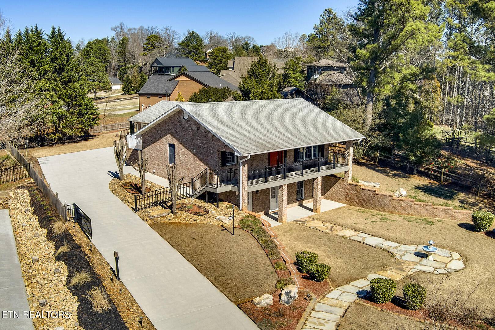 327 Southshore DR, Greenback, TN 37742