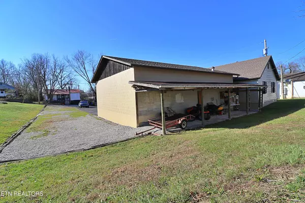 Oneida, TN 37841,201 Davis LN