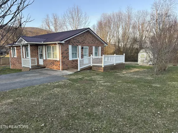 298 Stapleton Rd, Ewing, VA 24248