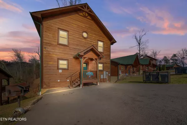 1122 Greenbriar Village LN, Gatlinburg, TN 37738