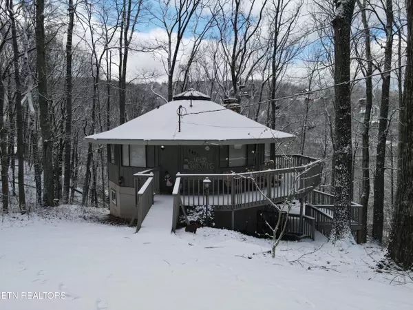 1427 Arbon LN, Gatlinburg, TN 37738