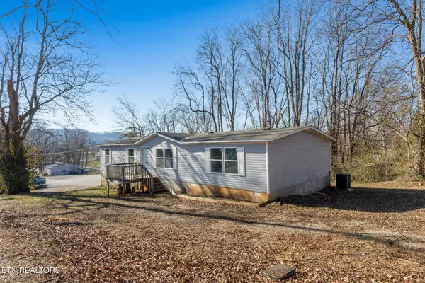 913 Doak St, Livingston, TN 38570