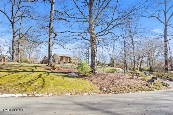 Maryville, TN 37803,2022 Oakwood DR