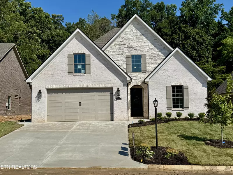 1129 Chardonnay LN, Knoxville, TN 37932