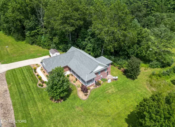 229 Daddy's Creek Tr, Crossville, TN 38555