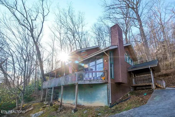 1580 Zermatt DR, Gatlinburg, TN 37738