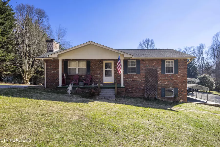 3318 Stamps LN, Powell, TN 37849